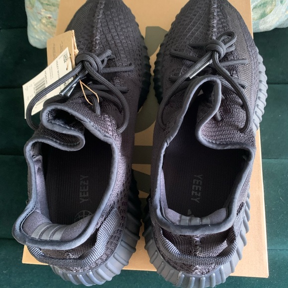 ❌SOLD❌Yeezy Boost 350 V2 Onyx/Onyx/Onyx - Sz 11.5 M - Picture 3 of 7